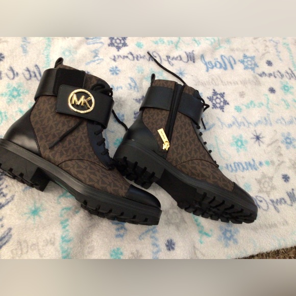 Boots - Picture 7 of 8